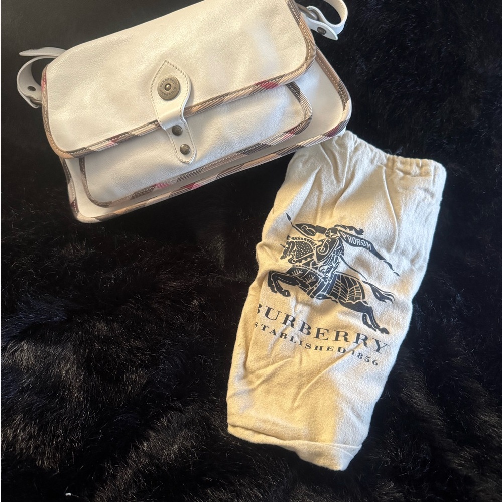 Burberry White and Tan shoulder Bag